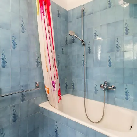 1 Bedroom Stunning In *